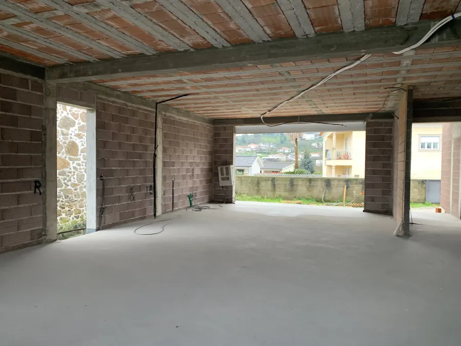 Avaliação das condições da obra durante visita técnica